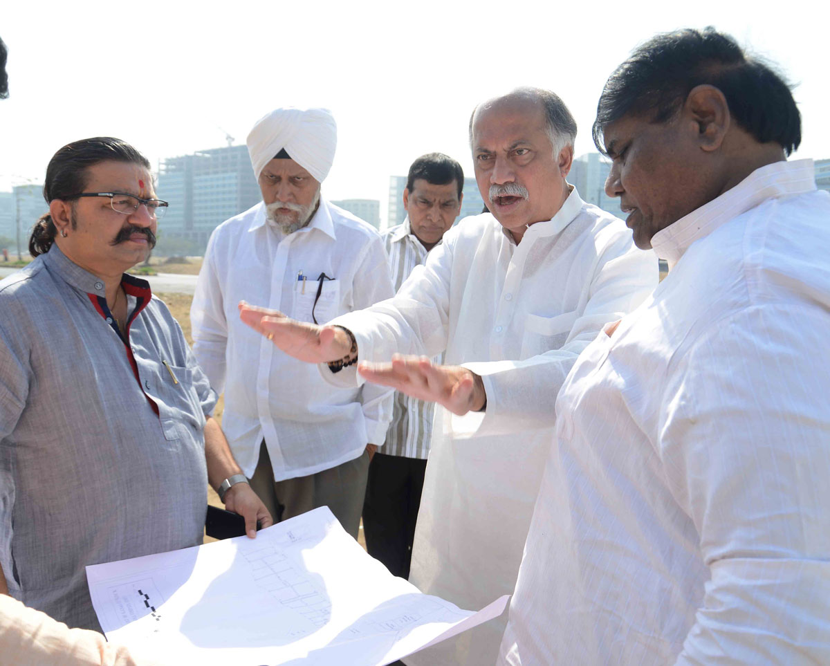 AICC Gen.Sec.Gurudas Kamat & Mumbai Congress President Prof.Janardan Chandurkar Visit MMRDA Ground at BKC Bandra.