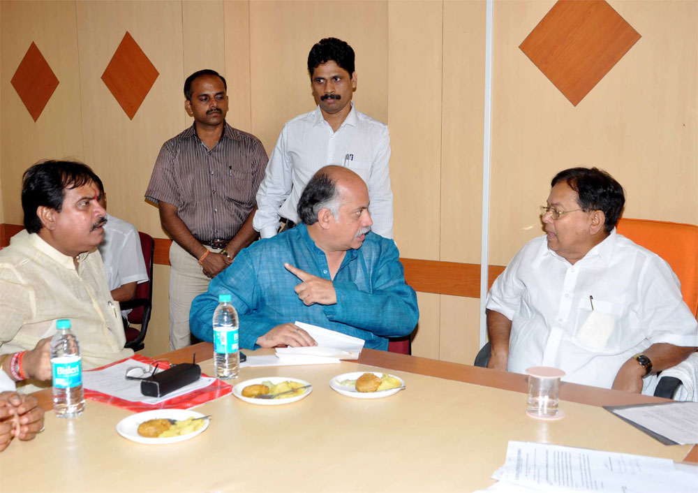 EX.UNION MINISTER & MP.GURUDAS KAMAT & MINISTER PATANGRAO KADAM AT MANTRALAY.