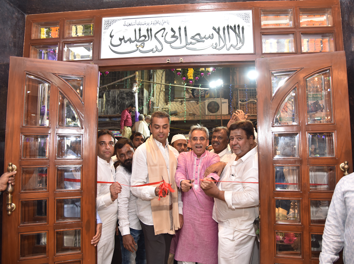 Ex.Union Minister Milind Deora inauurates Mansuri Hall at Pydhonie.