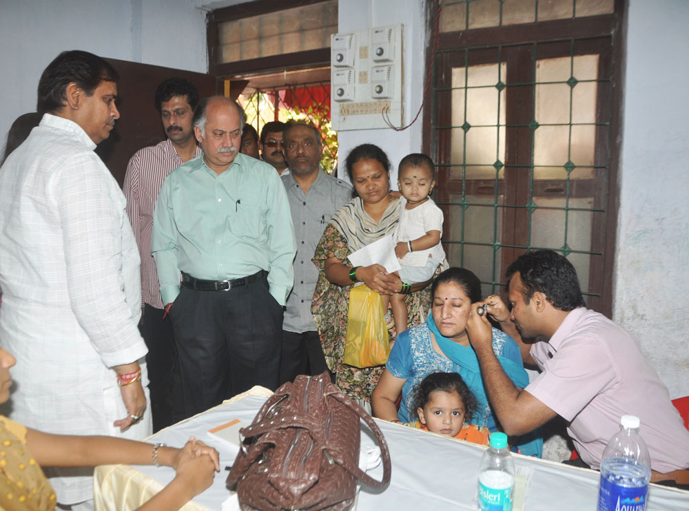 Mr. Gurudas Kamat, Union Minister of State for Home Affairs and Communications & Information Technology Inaugrates Free Medical Camp & Free Ambulance Service At Malad.