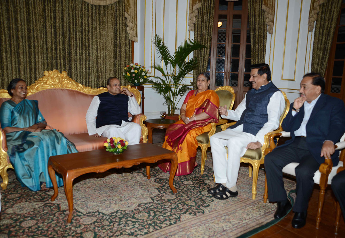 LOKSABHA SPEAKAR SMT.MEERA KUMARI & GOVERNOR OF MAHARASHTRA K.SANKARNARAYANAN AT RAJ BHAVAN.