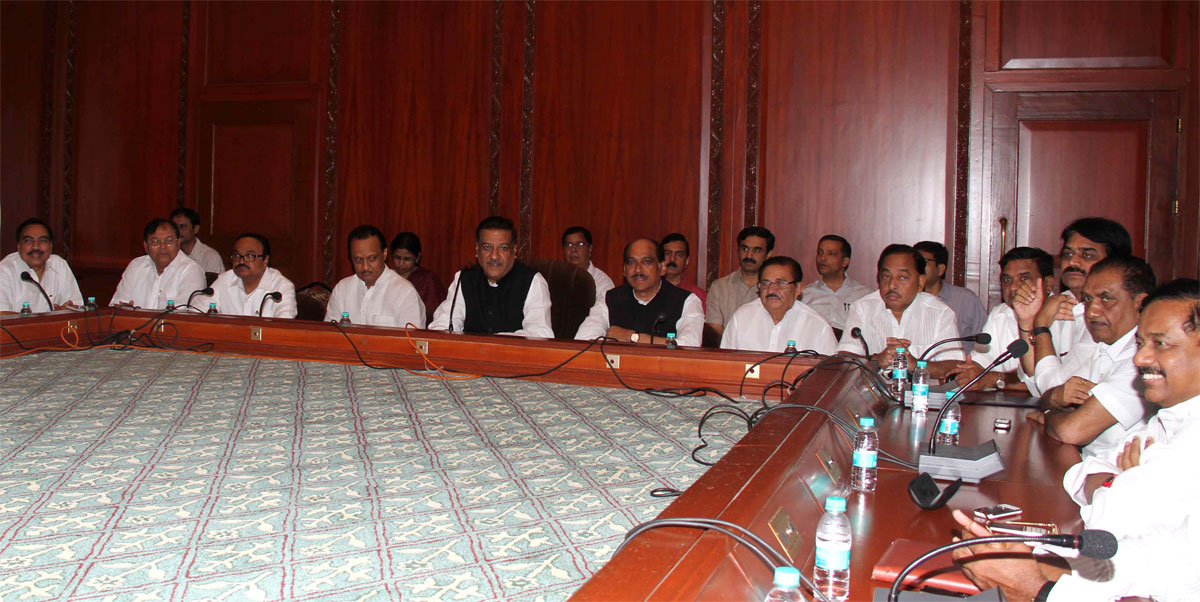 TEA PARTY BY CHIEF MINISTER PRITHVIRAJ CHAVAN DAY BEFORE MONSOON SESSION IN MUMBAI AT SAHAYADRI GUEST HOUSE.