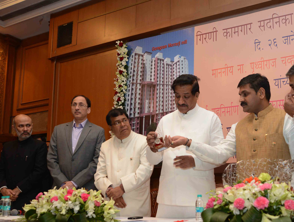CHIEF MINISTER PRITHVIRAJ CHAVAN & MINISTER SACHIN AHIR AT SAHYADRI GUEST HOUSE.