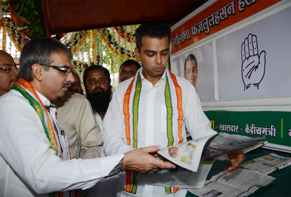 UNION MINISTER OF STATE MILIND DEORA & MLA AMIN PATEL AT NAGPADA JUNCTION.
