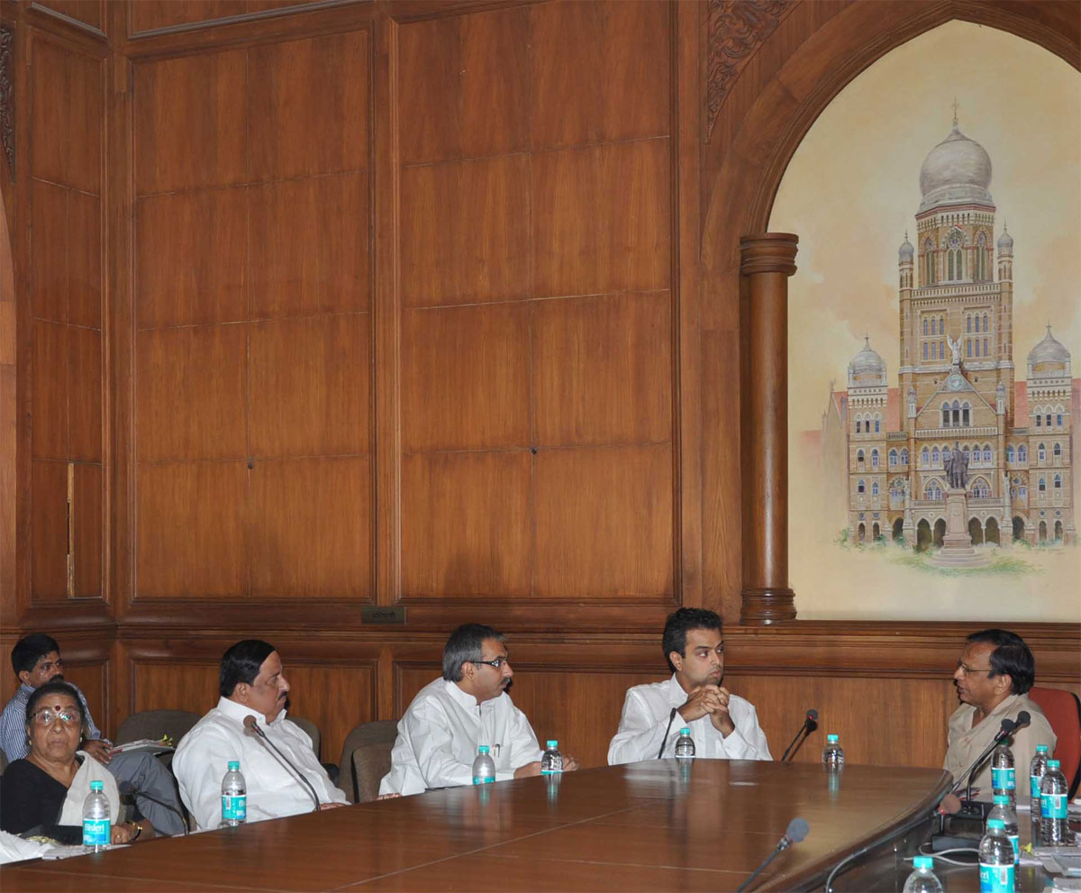 M.P.MILIND DEORA AT MUNCIPAL CORPORATION OFFICE AZAD MAIDAN.