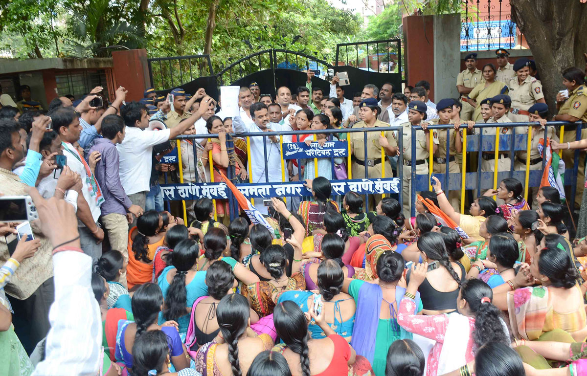 Mumbai Congress President Sanjay Nirupam  Protest with Team at ST.LAWRENCE HIGH SCHOOL Kandivali (E).