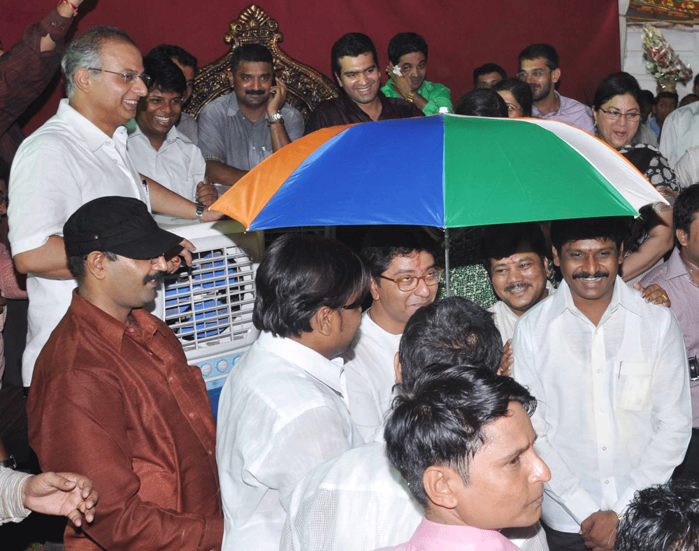 M.N.S.CHIEF RAJ THAKARE BIRTHDAY CELEBRATED AT KRISHNA KUNJ