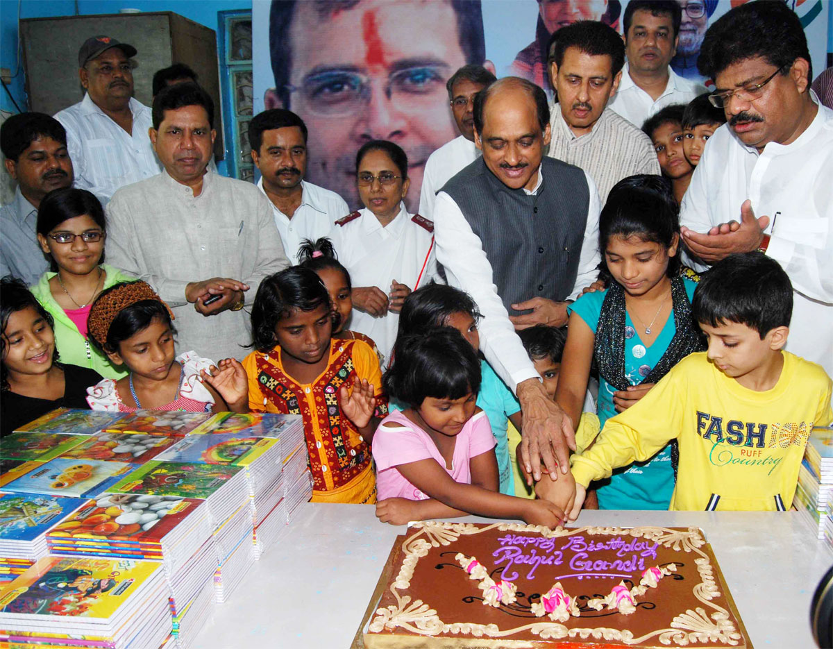 MPCC PRESIDENT MANIKRAO THAKRE CELEBRATION AICC GEN. SECRETARY M.P.RAHUL GANDHI BIRTHDAY AT SION.