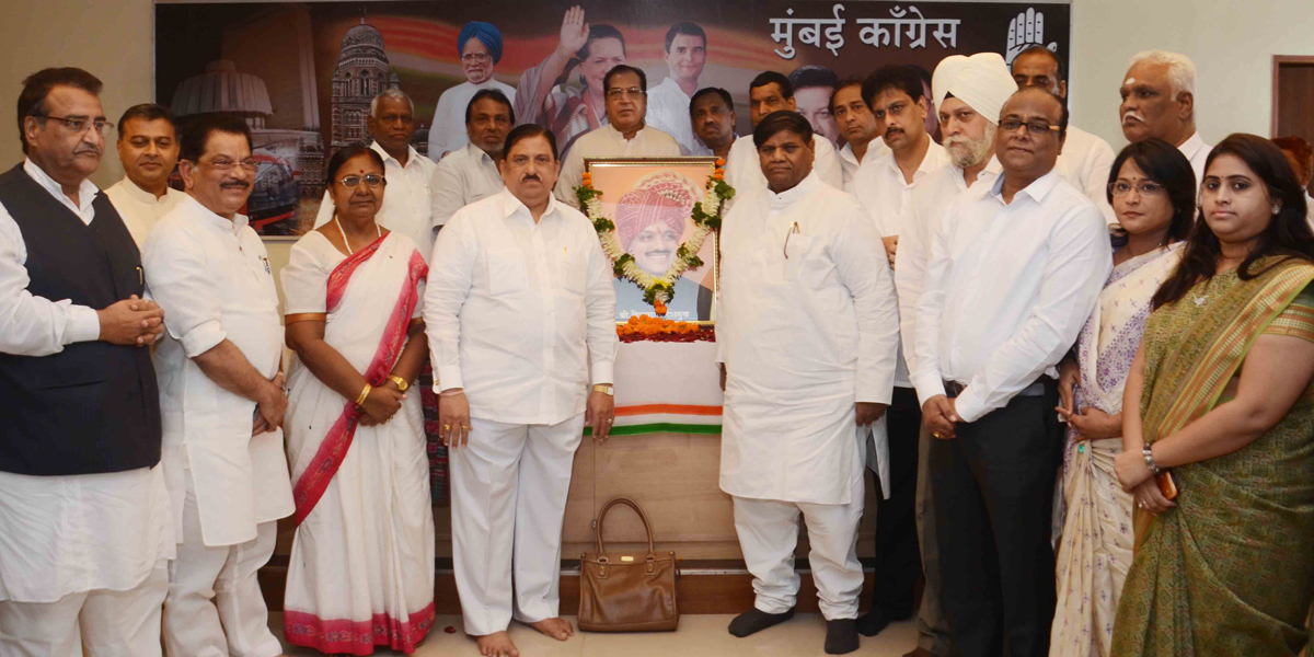 TRIBUTE TO LATE EX.CHIEF MINISTER VILASRAO DESHMUKH ON HIS 1ST DEATH ANNIVERSARY BY MUMBAI CONGRESS.