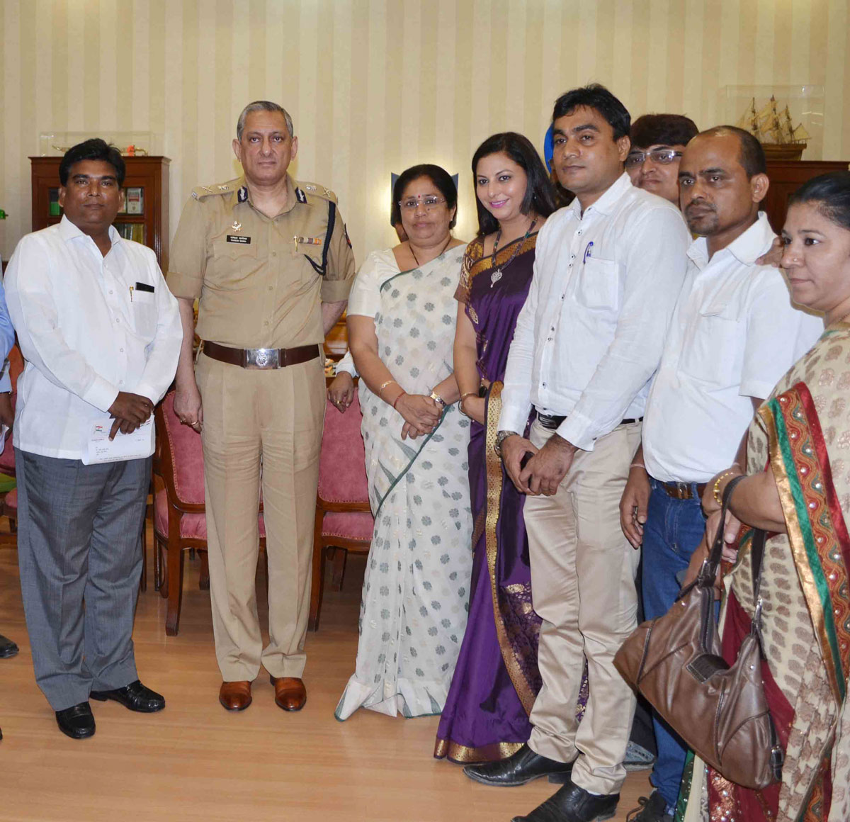 Mumbai Congress Party Workers meets New CP Rakesh Maria.