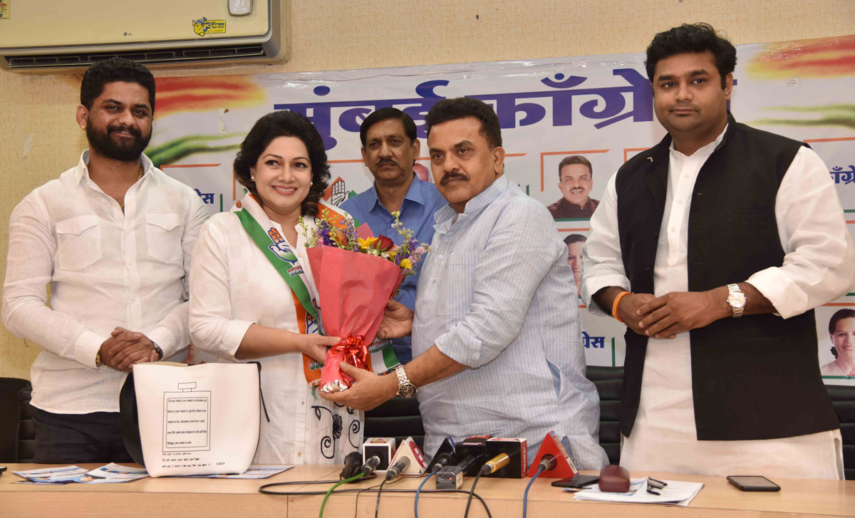 Cine Star Asawari Joshi in Congress Party in Chief Presence of Mumbai Congress President Sanjay Nirupam at MRCC Office.