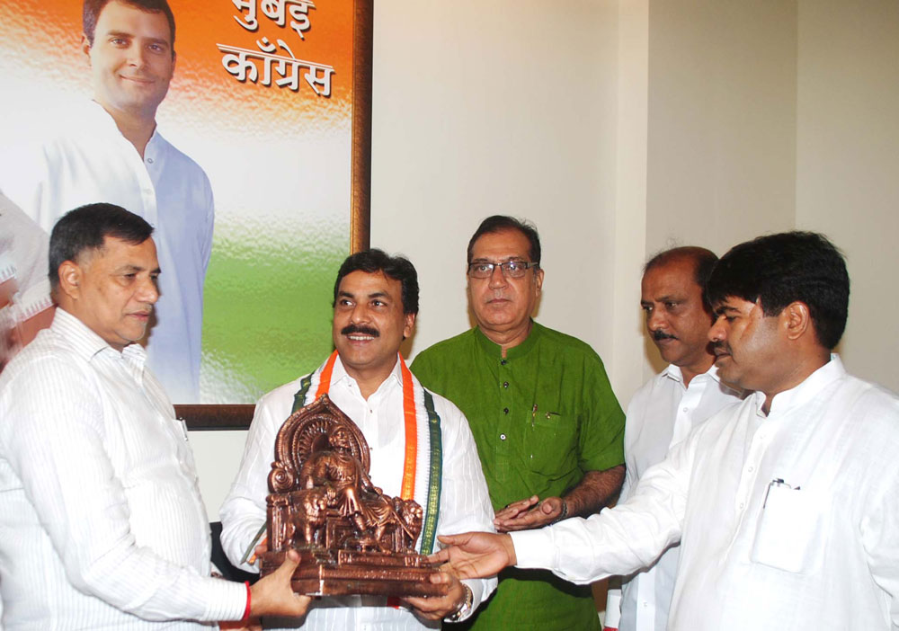 MUMBAI CONGRESS PRESIDENT KRIPASHANKAR SINGH & MINISTER MOHD.ARIF NASIM KHAN AT RAJIV GANDHI BHAVAN .
