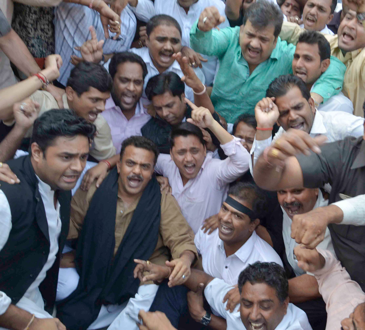 Mumbai Congress President Sanjay Nirupam Protest against Demonitization Policy of Govt.on PM Narendra Modi Mumbai visit.