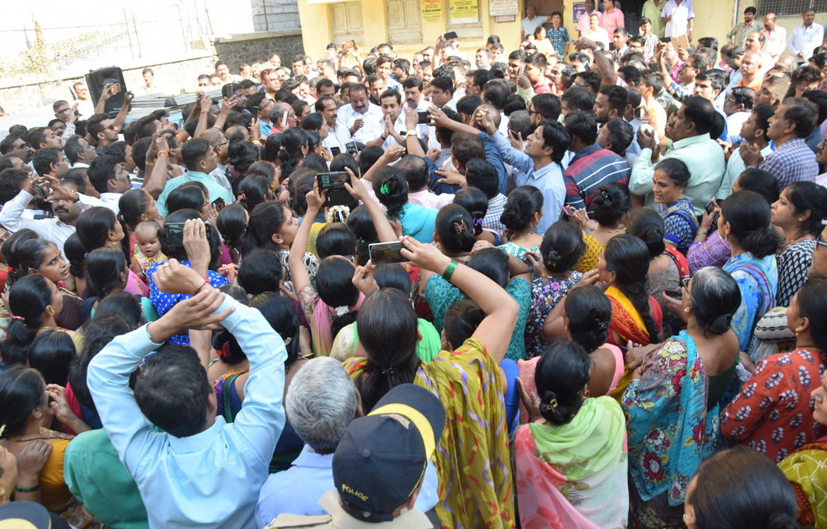 MLA Nitesh Rane meets BEST workers at Wadala BUS Depot & Parel BEST Colony.