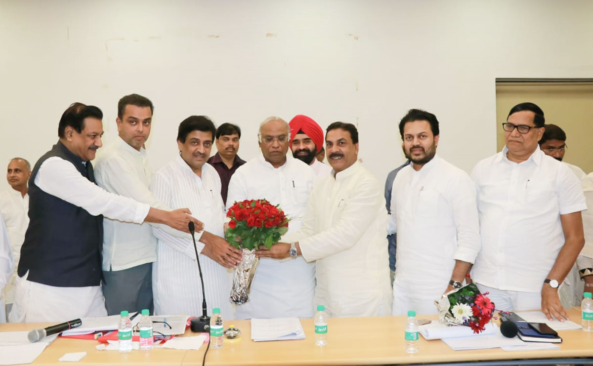 MPCC Leaders at Tilak Bhavan.