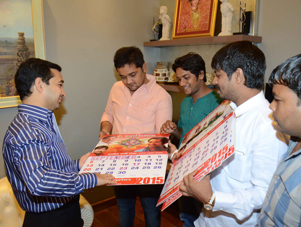 MLA Nitesh Narayanrao Rane Unveils New Year -2015 Swabhimaan Sanghatana Calendar.