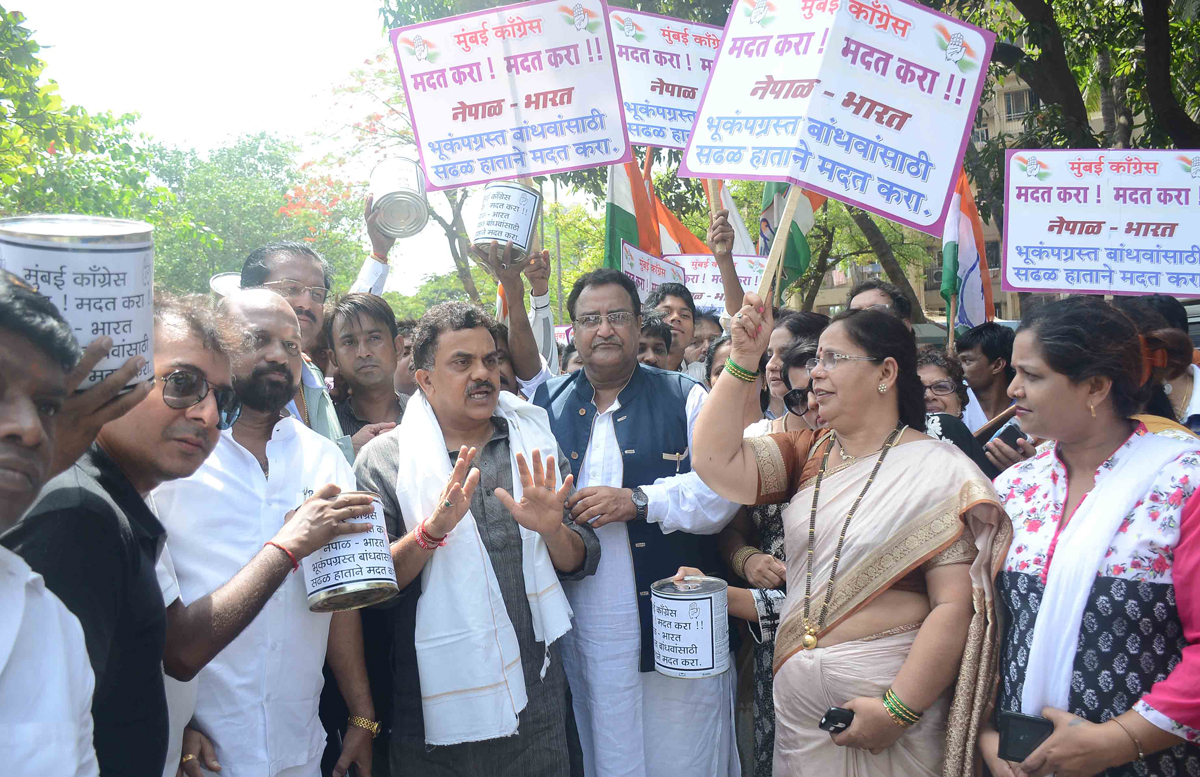 Mumbai Congress President Sanjay Nirupam withTeam Appeal's Mumbaikar's to Help Nepal Earthquake Victims.