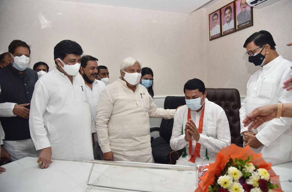 MPCC & MRCC Congress Party Leaders at Tilak Bhavan.