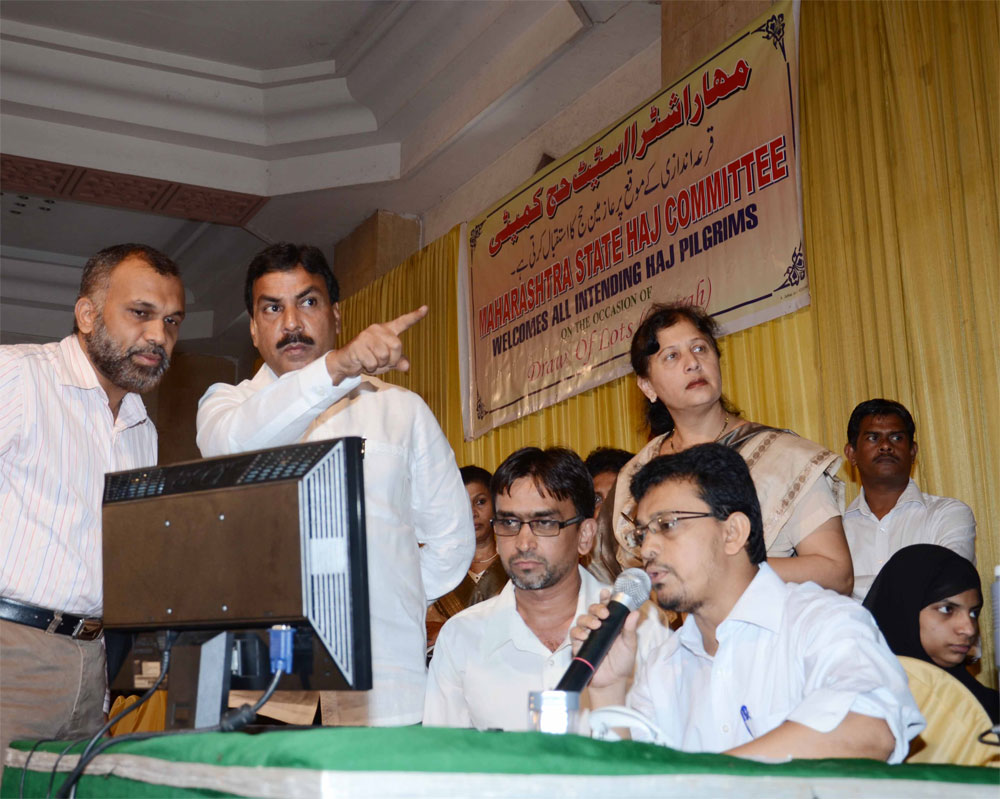 MINISTER. NASIM KHAN & MINISTER FAUJIYA KHAN AT HAJ HOUSE ON OCCASION  DRAW OF LOTS (QURRAH) FOR HAJ PILGRIMS.