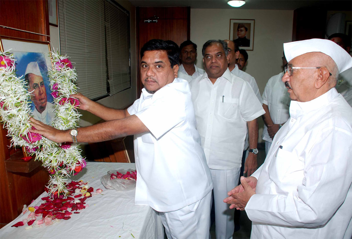 DEATH ANNIVERSARY OF EX.FIRST CHIEF MINISTER OF MAHARASHTRA LATE YASHWANTRAO CHAVAN AT RASHTRAVADI BHAVAN.