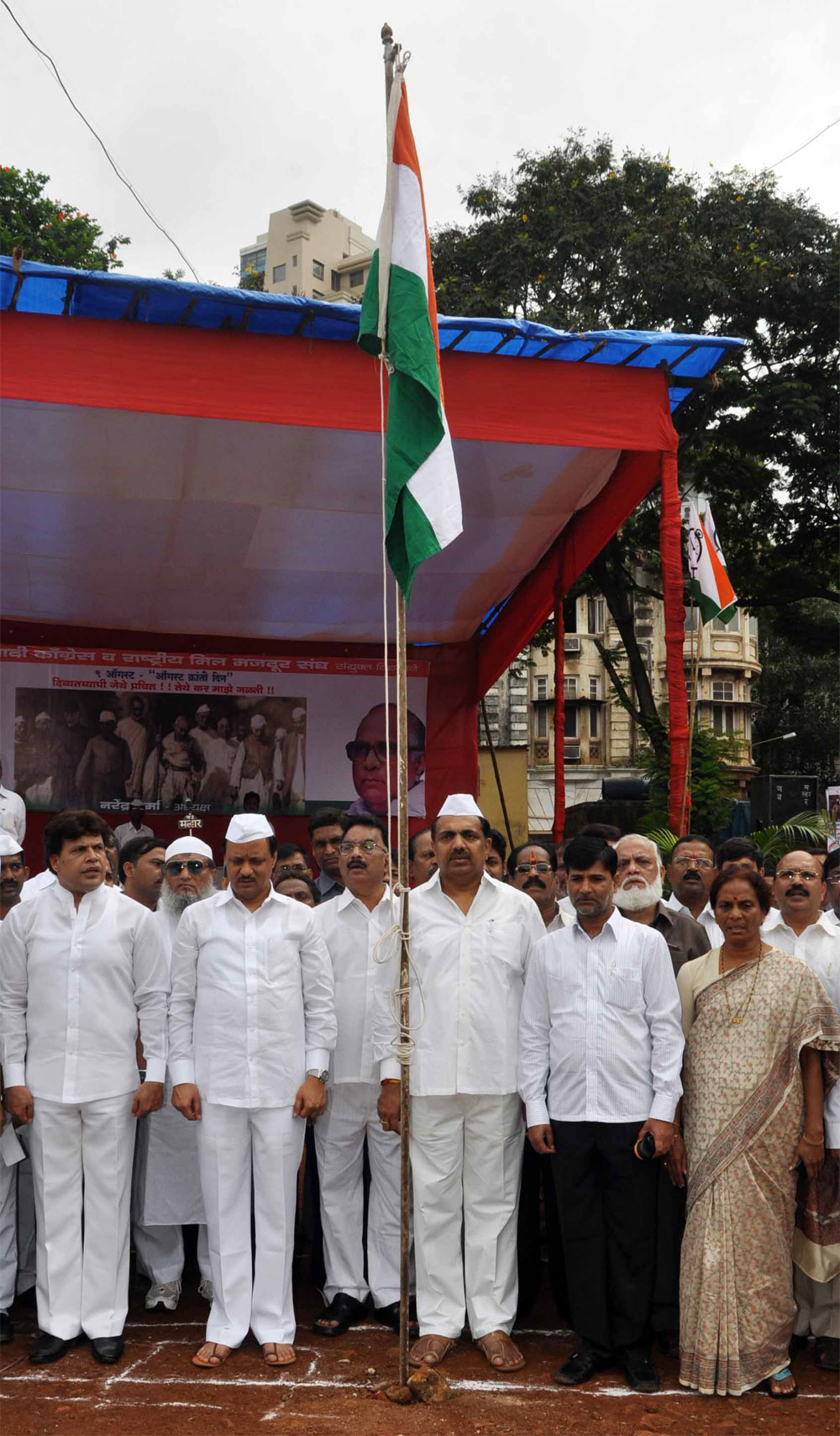 ON OCCASION OF AUGUST KRANTI DIN DY.CHIEF MINISTER AJITDADA PAWAR & GUARDIAN MINISTER JAYANT PATIL PAYING TRIBUTE TO KRANTIVEER"S AT AUGUST KRANTI MAIDAN.