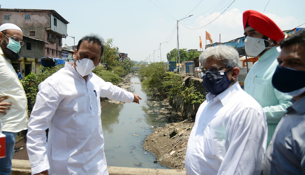 MRCC President Bhai Jagtap, BMC Opposition Leader Ravi Raja & Charansingh Sapra during Nalla Safai Visit at Dharavi.