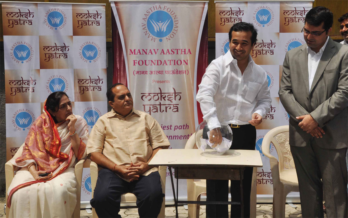 SWABHIMAN SANGHATANA CHAIRMAN NITESH NARAYANRAO RANE ON OCCASION OF NAVRATRI DRAWING" LUCKY DRAW" FOR YATRA-VAISHNO DEVI AT BANDRA. AT BANDRA.