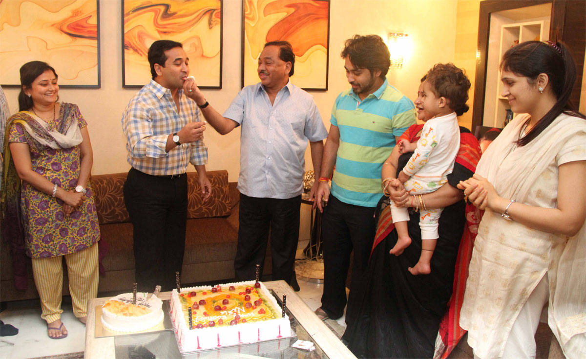 BIRTHDAY CELEBRATION OF SWABHIMAN SANGHATANA PRESIDENT & CONGRESS YUVA LEADER NITESH NARAYANRAO RANE IN MUMBAI.
