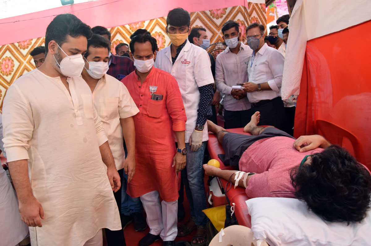 Former MP Nilesh Rane & MLA Nitesh Rane visited BLOOD DONATION Camp Organised by BJP Assembly Ward No. 203 at Lalbaugh.
