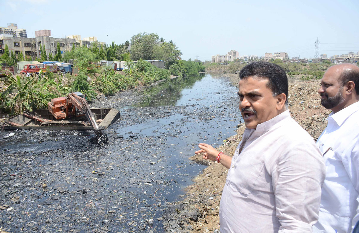 MRCC President Sanjay Nirupam & Opposition Leader Devendra (Bala) Ambekar Pre Monsoon visit to see the Cleaning of Nala's in Mumbai.