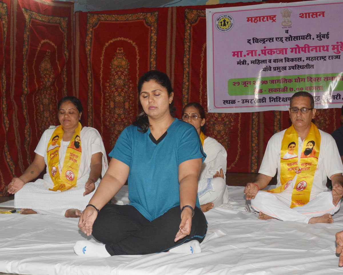 Leaders during International Yoga in Mumbai.