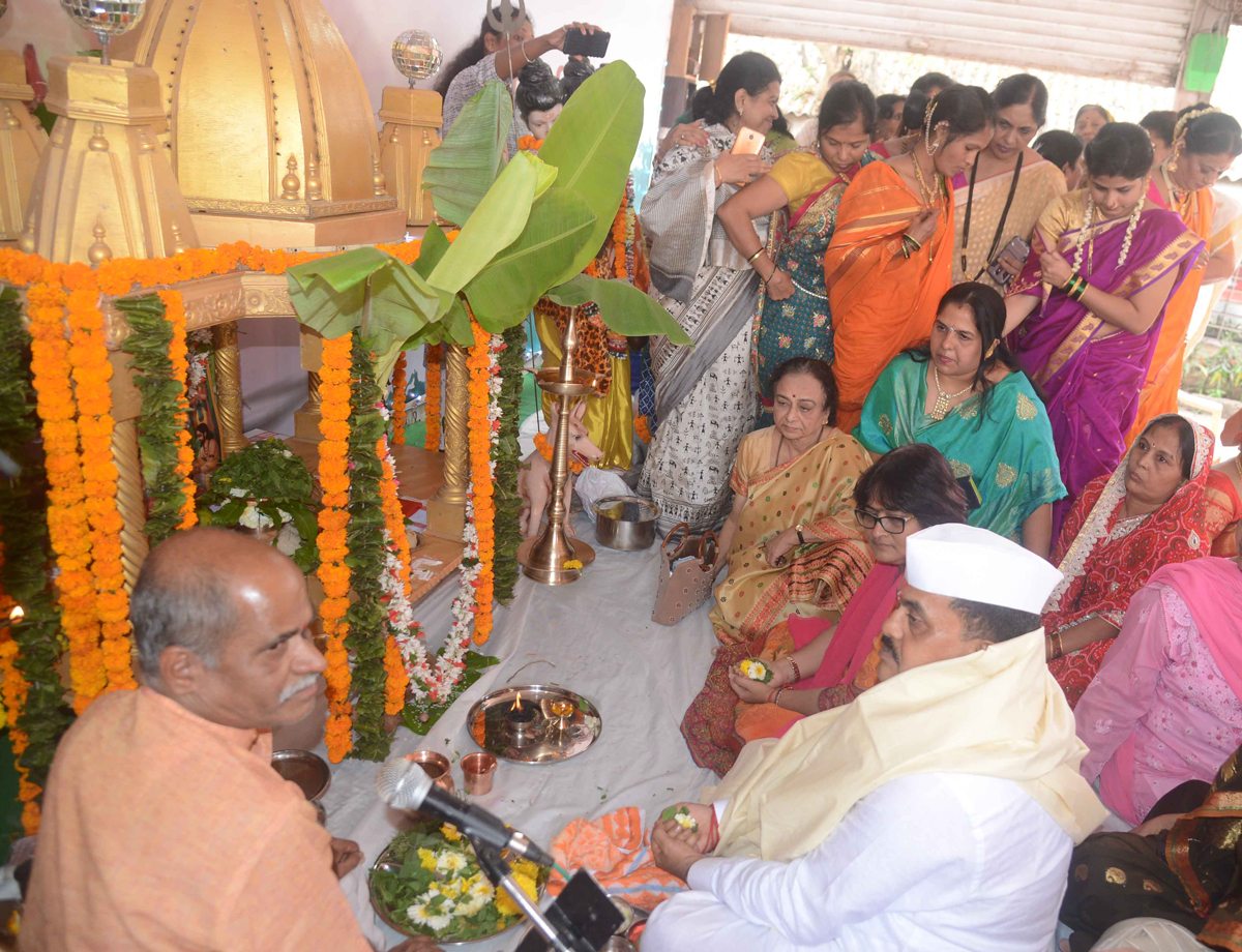 MRCC President Sanjay Nirupam with Wife Smt. Geeta Nirupam for Satyanarayan Mahapooja at Rajiv Gandhi Bhavan.
