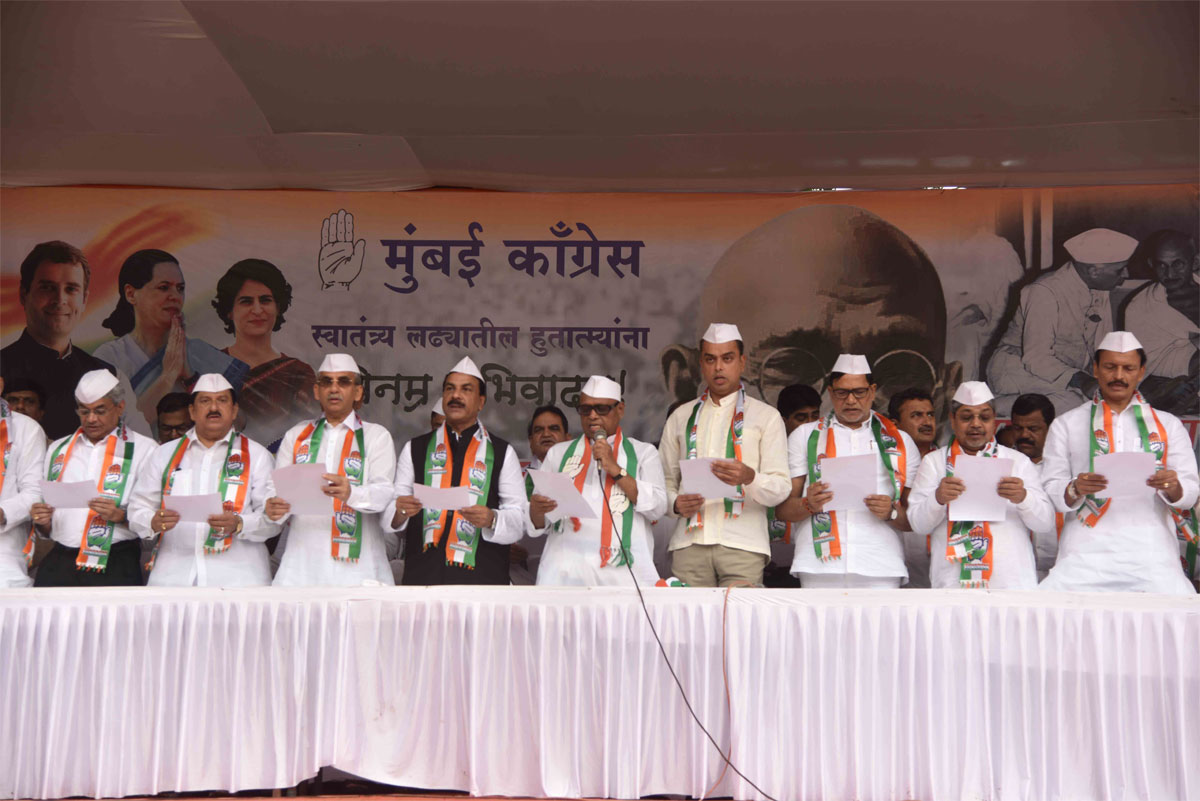 Tribute to Krantveers on August Kranti Din at Auguast Kranti Maidan.