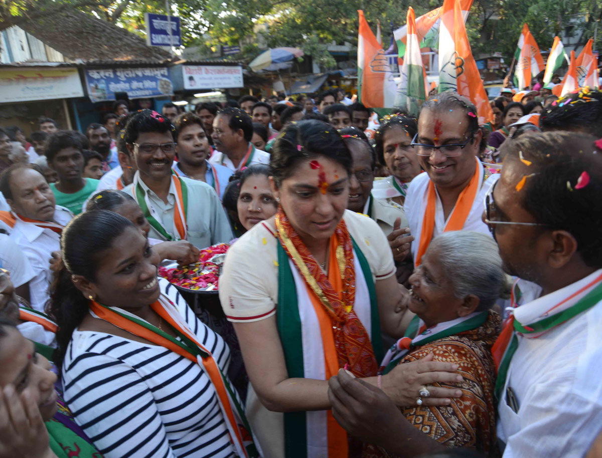 Smt.Priya Dutt Congress / NCP / PRP (Kawade) / Republican Party of India (Democratic) Alliance Candidate from Mumbai North Central Parliamentary Constituency in Vile-Parle Assembly Area.