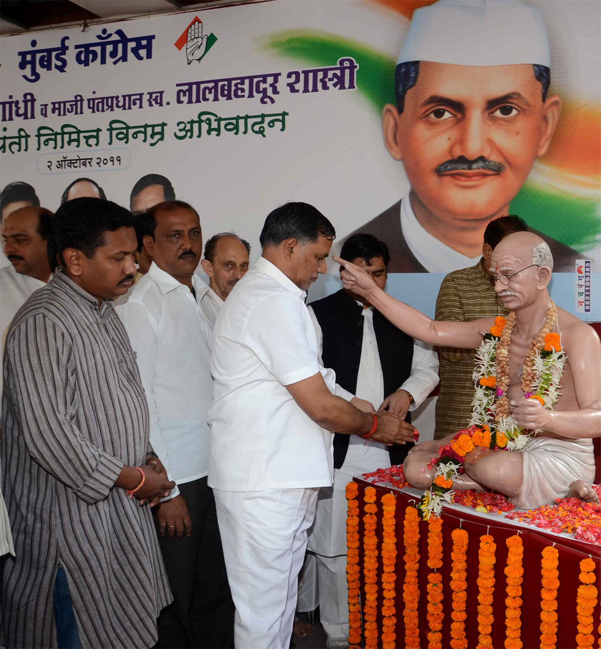 2ND OCTOBER BIRTH ANNIVERSARY OF FATHER OF NATION MAHATMA GANDHI AND LATE PRIME MINISTER LALBAHDUR SHASTRI IN MUMBAI.
