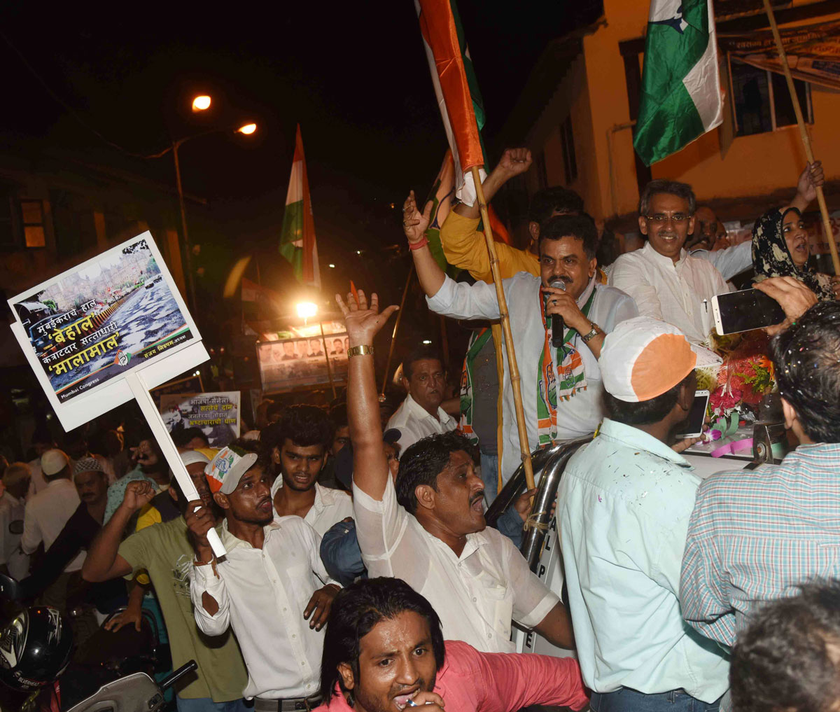 MRCC President Sanjay Nirupam Padyatra Protest Rally against Shivsena-BJP Govt at Nagpada.