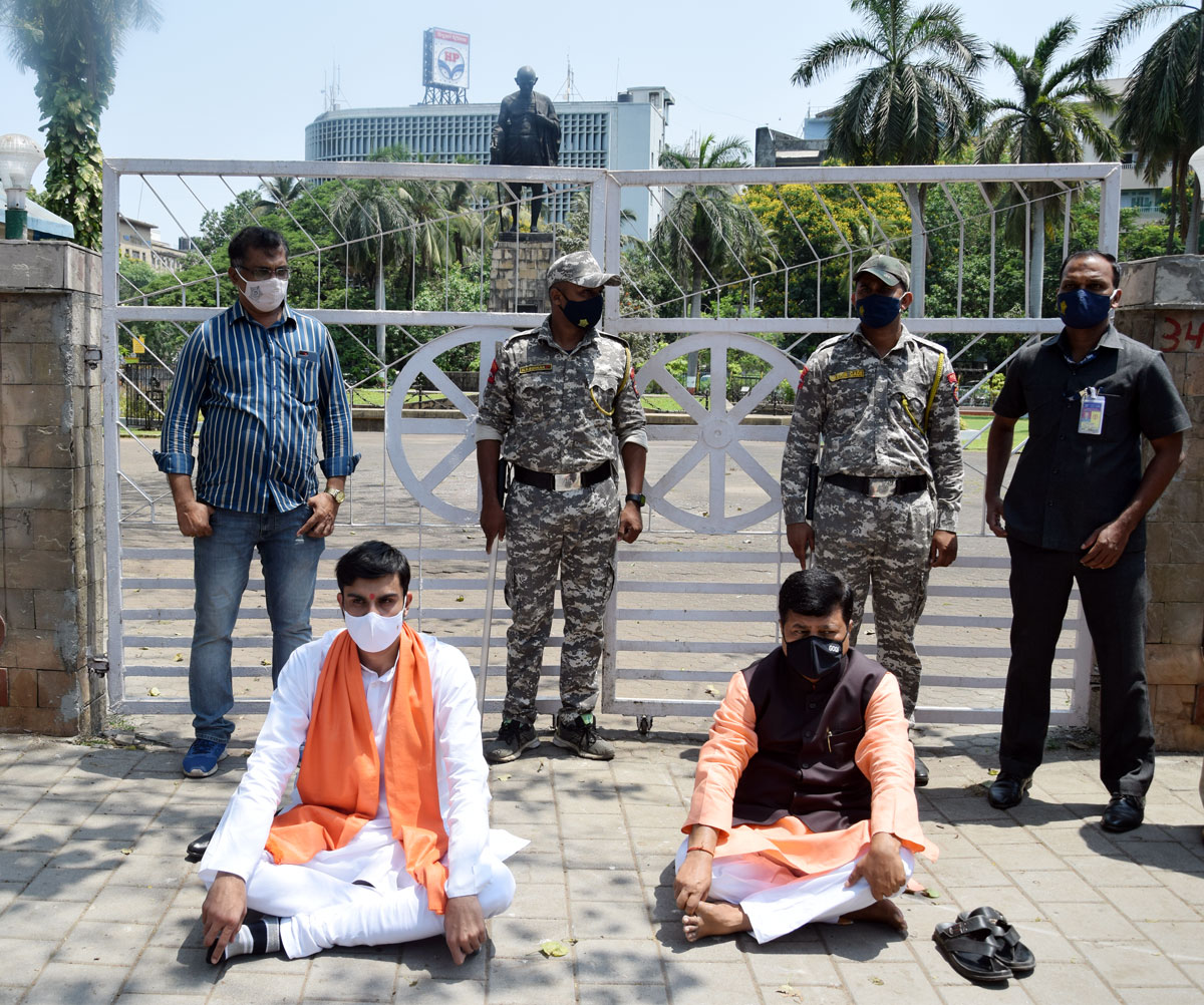 BJP Leader Pravin Darekar Protest against Thackarey Sarkar on Last Year Dahanu Sadhu's Massacre (hatyakand) issue.