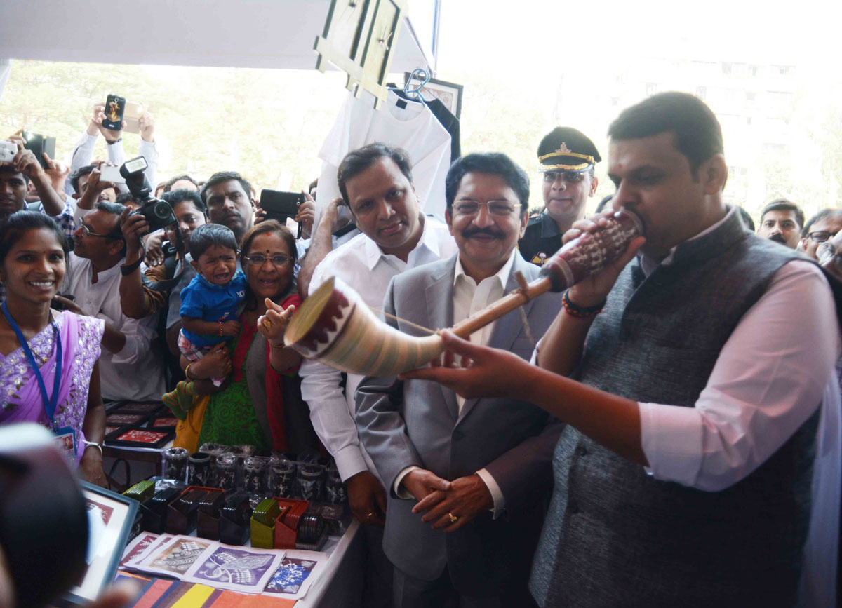 Governor Dr.Ch.Vidyasagar Rao & Chief Minister Devendra Fadnavis during Inauguration of Mahalaxmi Saras Exhibition at Bandra Reclamation.