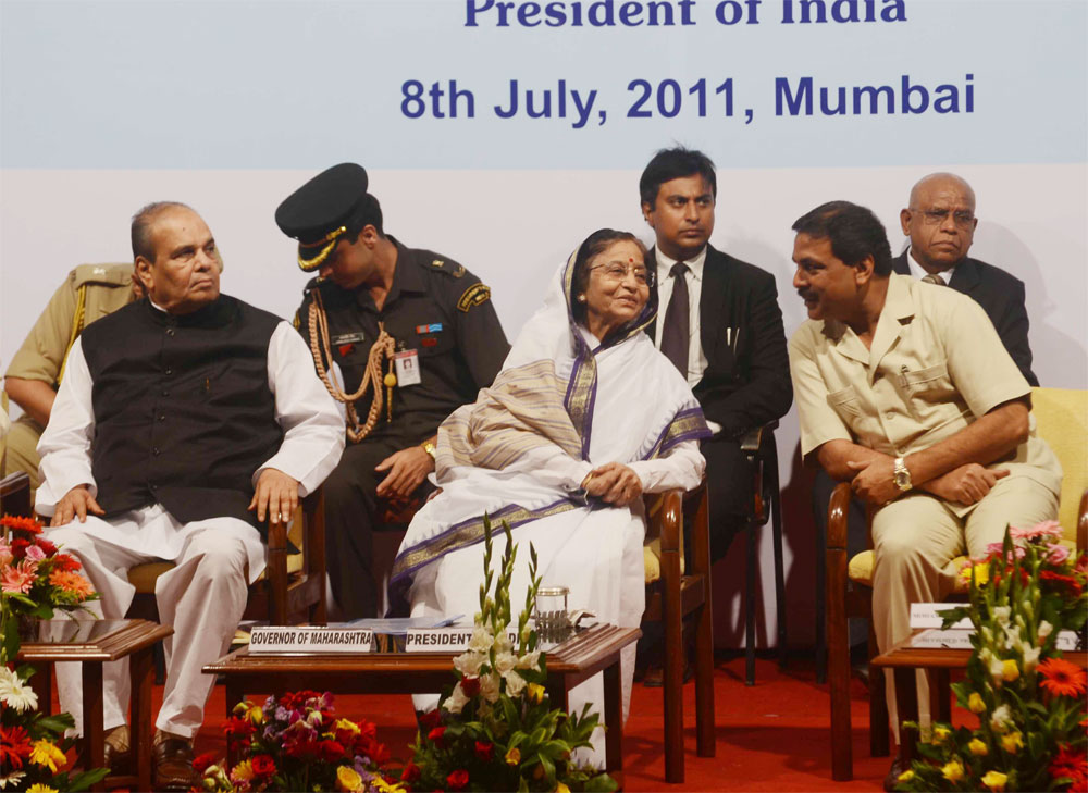 PRESIDENT OF INDIA MAHAMAI PRATIBHATAI DEVISINGH PATIL CONFERED AIILGS AWARDS CEREMONY 2011 AT Y.B.CHAVAN AUDITORIUM.