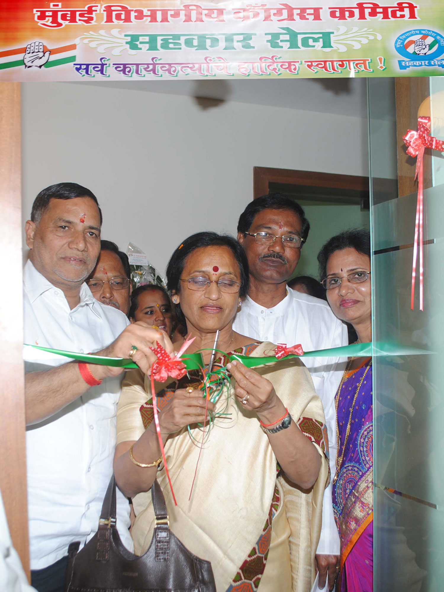 MUMBAI CONGRESS PRESIDENT KRIPASHANKAR SINGH & U.P.CONGRESS PRESIDENT RITA BAHUGUNA AT MUMBAI CONGRESS RAJIV GANDHI BHAVAN.