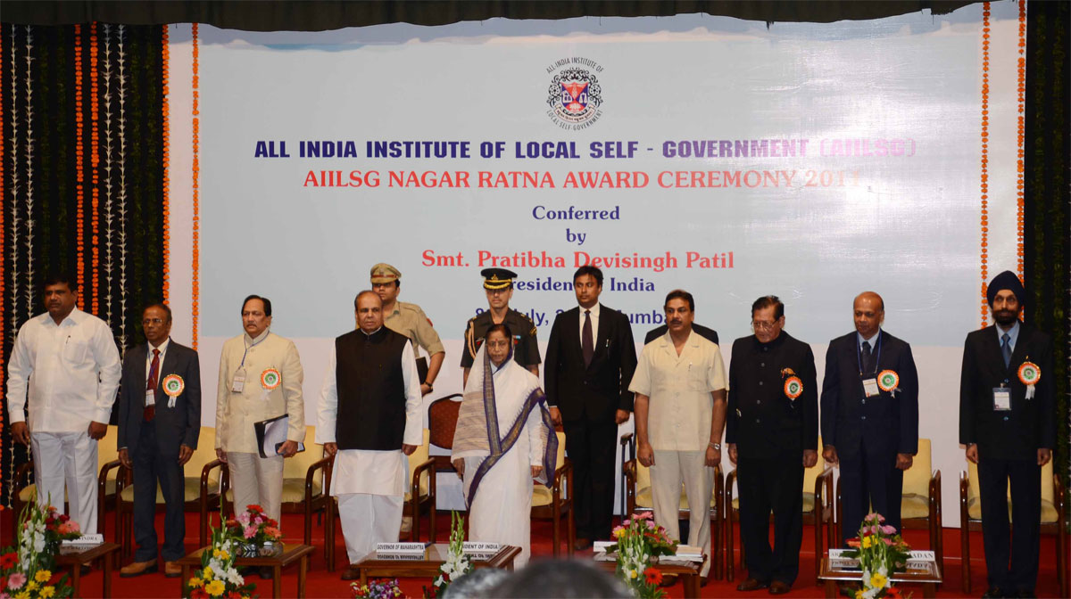 PRESIDENT OF INDIA MAHAMAI PRATIBHATAI DEVISINGH PATIL CONFERED AIILGS AWARDS CEREMONY 2011 AT Y.B.CHAVAN AUDITORIUM.