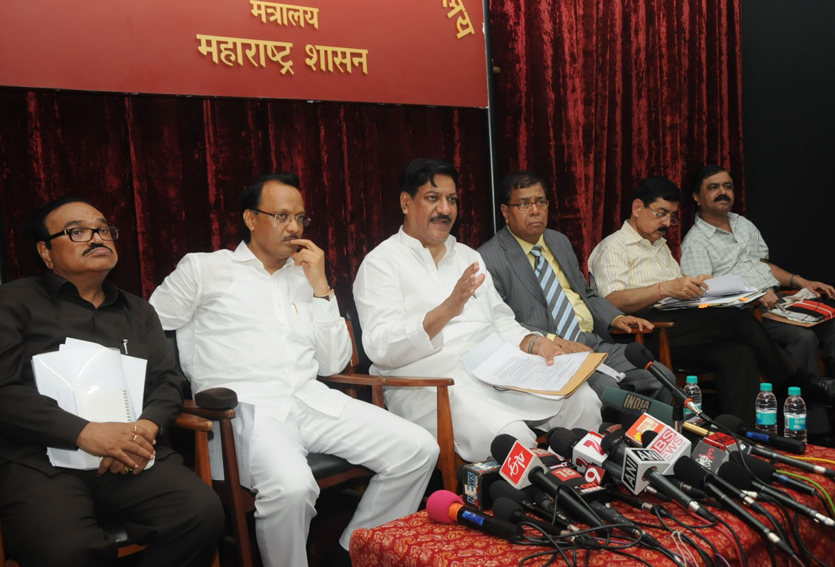 CHIEF MINISTER PRITHVIRAJ CHAVAN & DY.CHIEF MINISTER AJIT PAWAR AT MANTRALAYA.