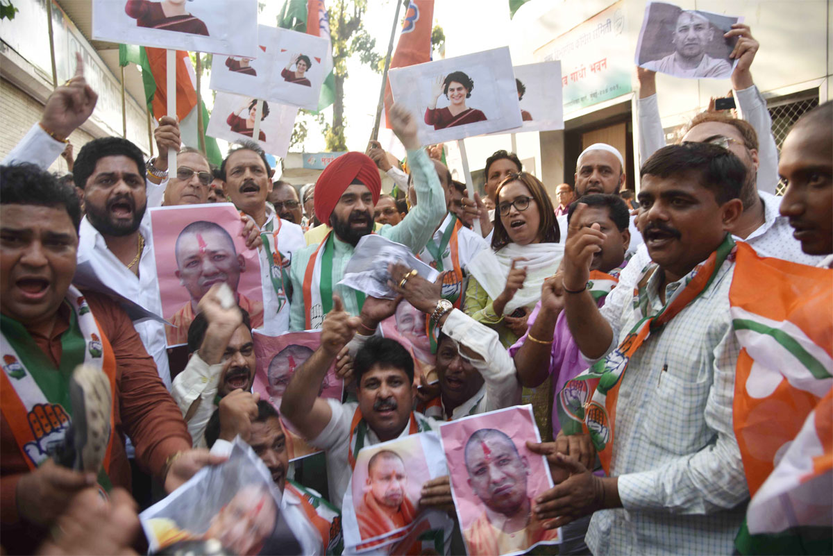 Congress Party Leaders & Karyakartas Protest at Tilak Bhavan & Rajiv Gandhi Bhavan against BJP Govt.on issue of arresting Priyanka Gandhi in UP.