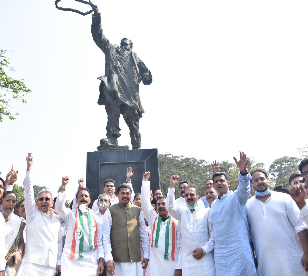 Newly Appointed MPCC President Nana Patole with Team for Abhivadan at Rajiv Gandhi Smurti Sthal at Cooperage Ground Mumbai.