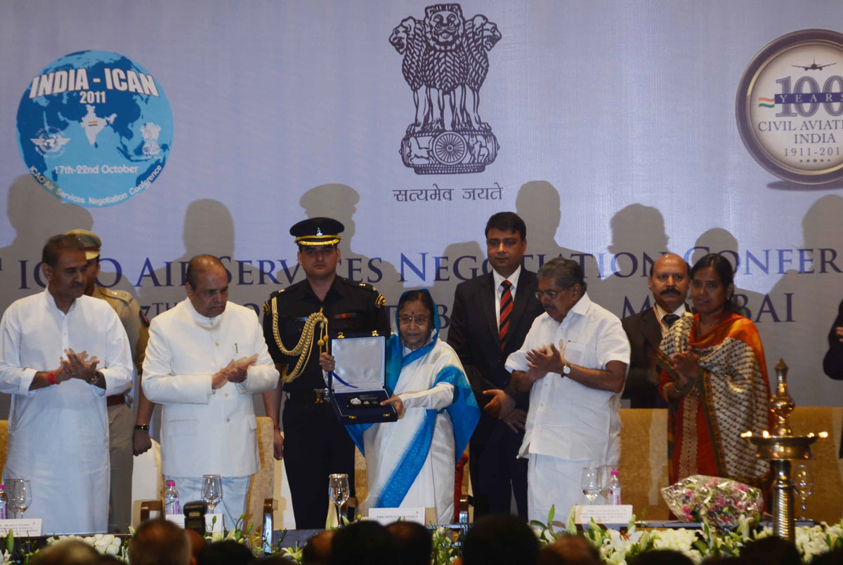 PRESIDENT OF INDIA PRATIBHATAI  DEVISINGH PATIL AT TAJ MAHAL HOTEL MUMBAI.