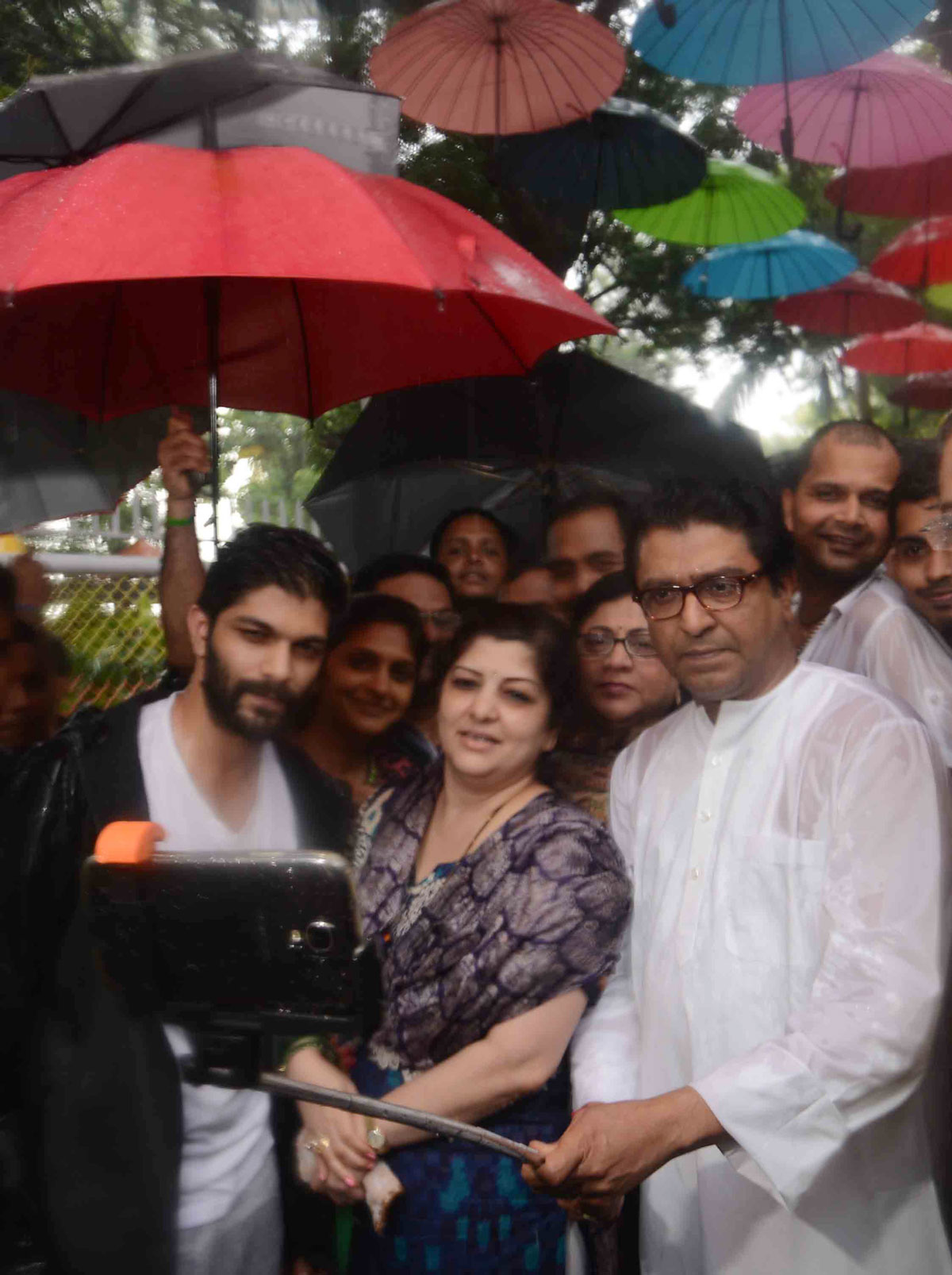 MNS Chief Raj Thackarey with Family at Selfi Point Shivaji Park Dadar.