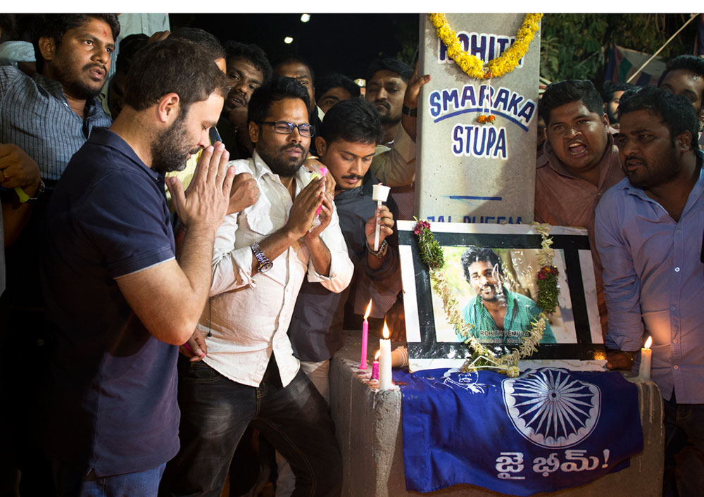 Hon.Congress Vice President Rahul Gandhi with protesting students at HCU, Hyderabad.