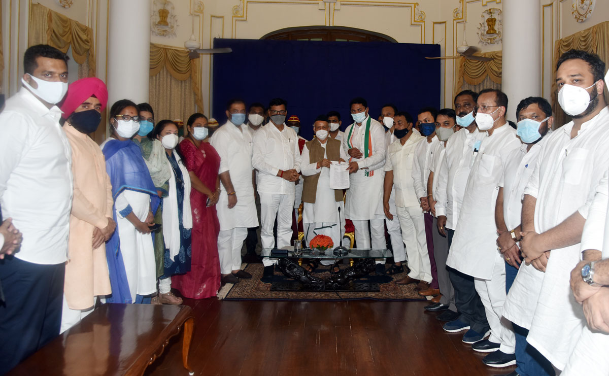 Congress Party Leaders Protest Cycle Rally against BJP Govt.from Hanging Garden to Rajbhavan with Delegation to Maharashtra Governor.