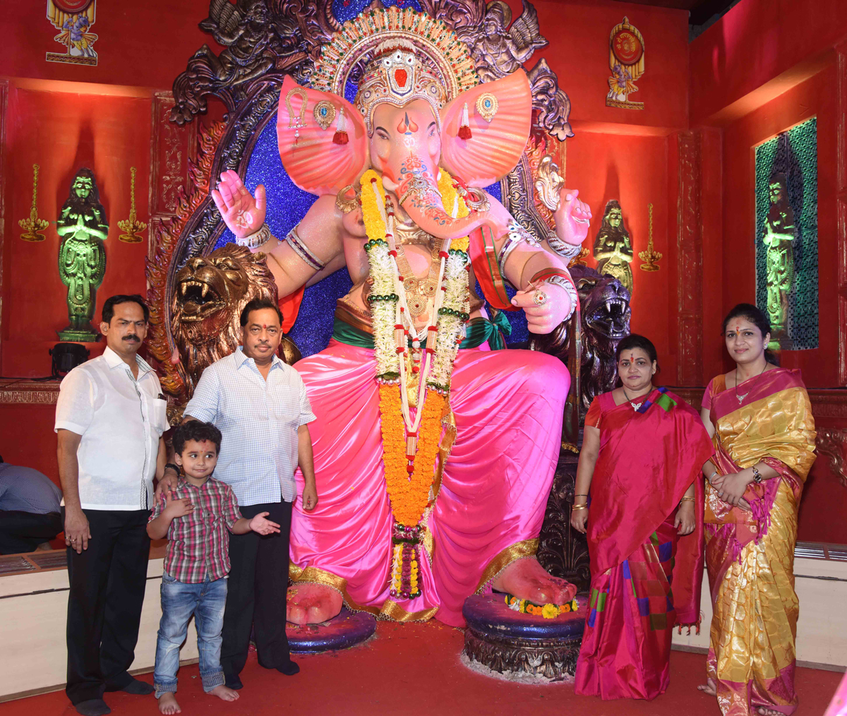 Ex.Chief Minister & Congress Senior Leader Narayanrao Rane with Family for Ganpati Darshan at Lalabaugh.
