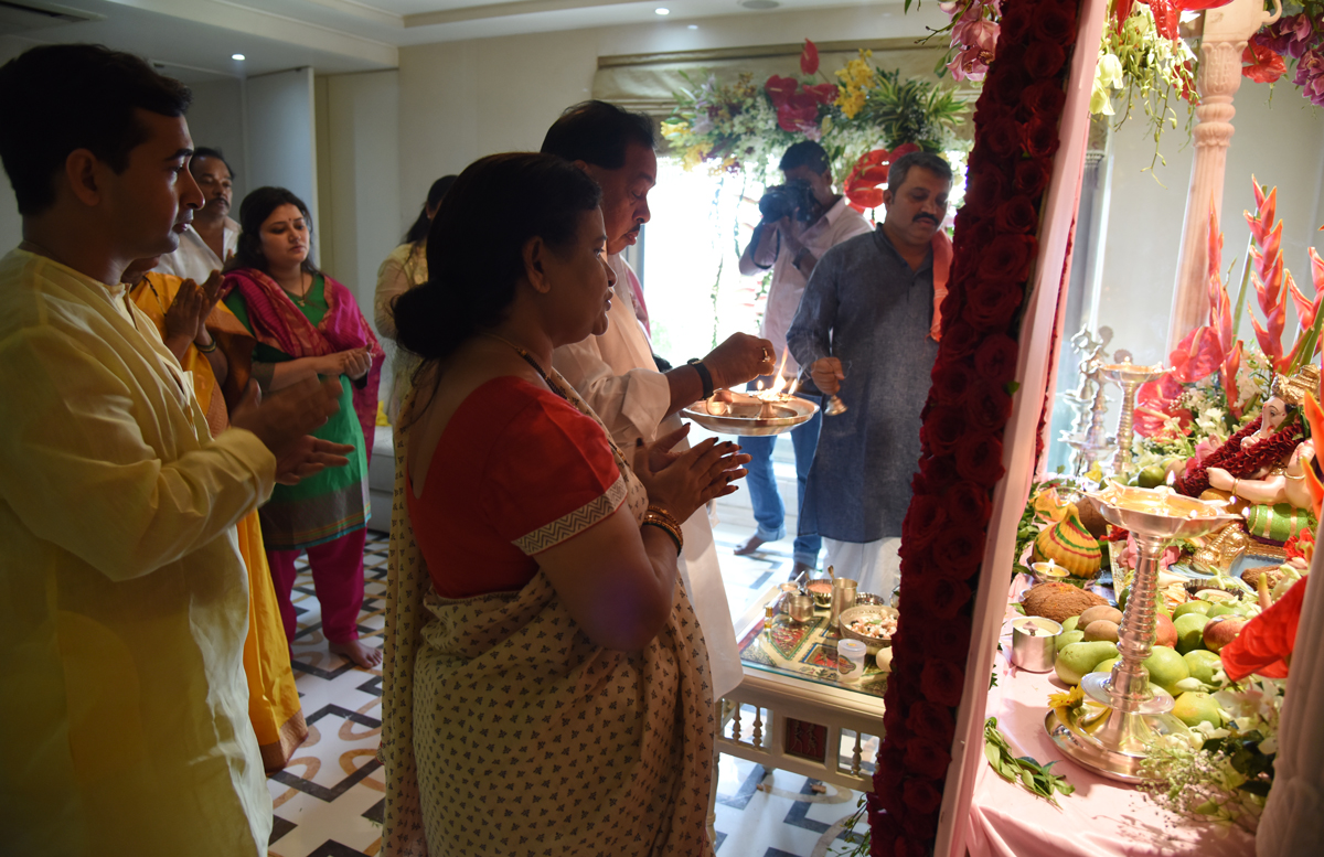 Political Leader's Celebrate Ganesh Chaturthi in Mumbai.Ganpati Bappa Morya...!